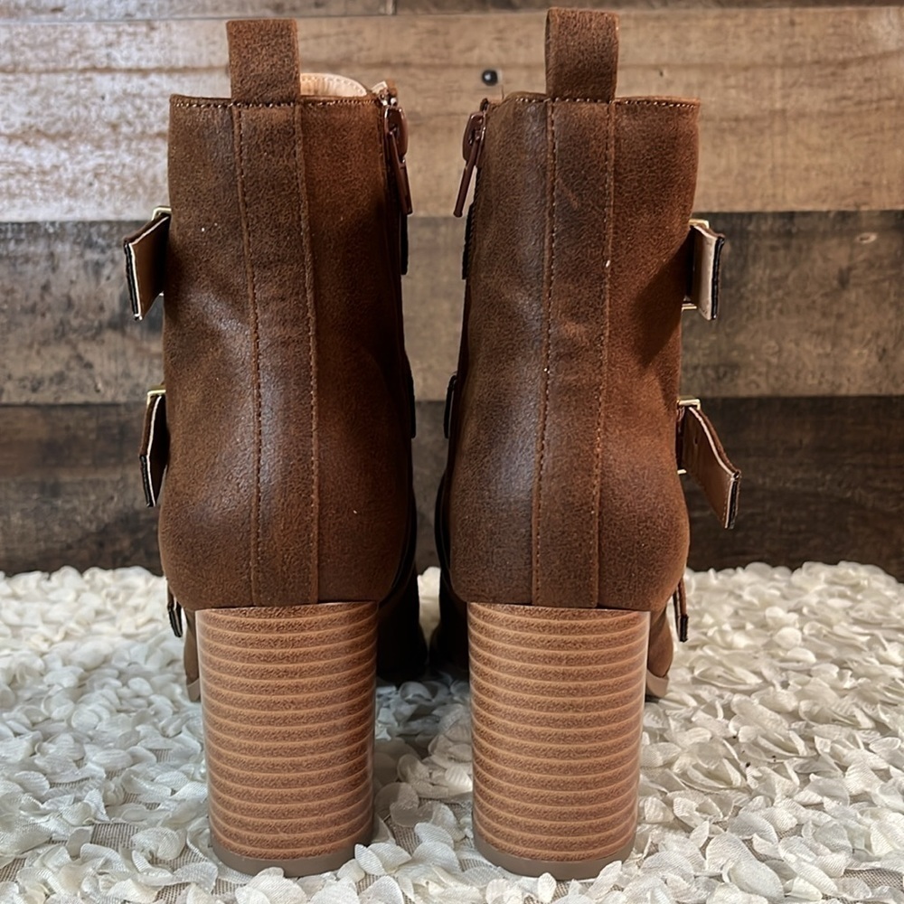 Journee Collection Brown & Gold Buckle Ankle Biker Pointed Booties Size 6 NEW - Picture 4 of 9